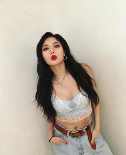泫雅图片_韩国性感美女明星小野马泫雅街拍图片
