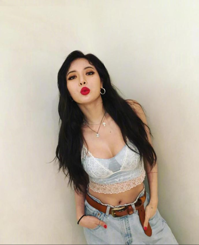 泫雅图片_韩国性感美女明星小野马泫雅街拍图片