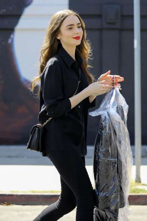 欧美美女明星Lily Collins好莱坞街拍图片