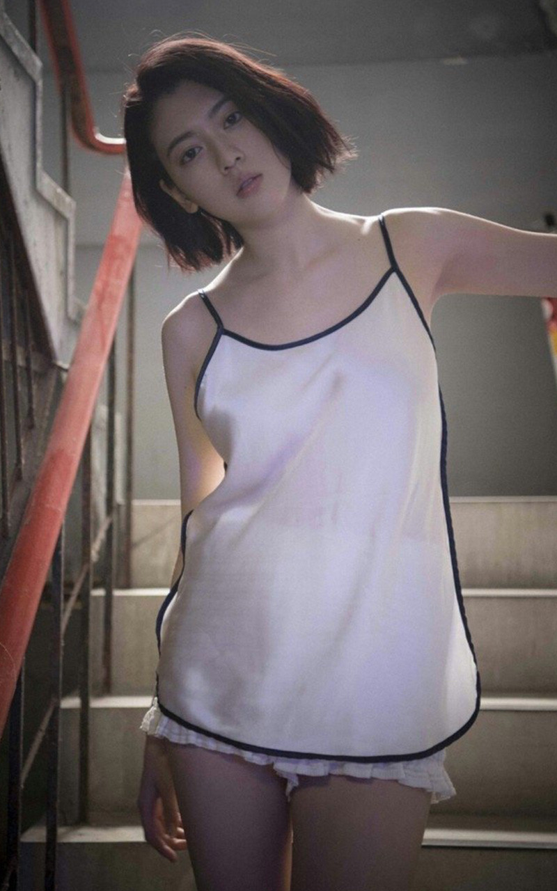 三吉彩花私房爆乳写真