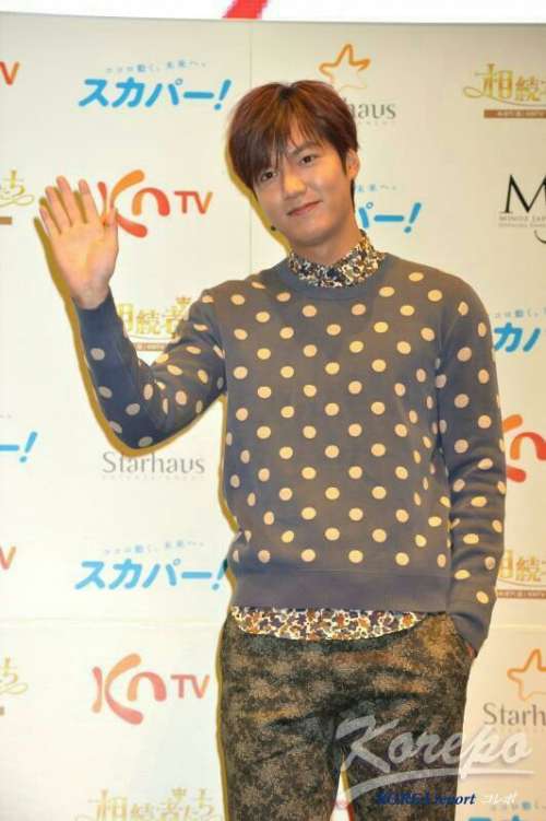 韩国男明星李敏镐圆点毛衣穿出好校草好邻家的