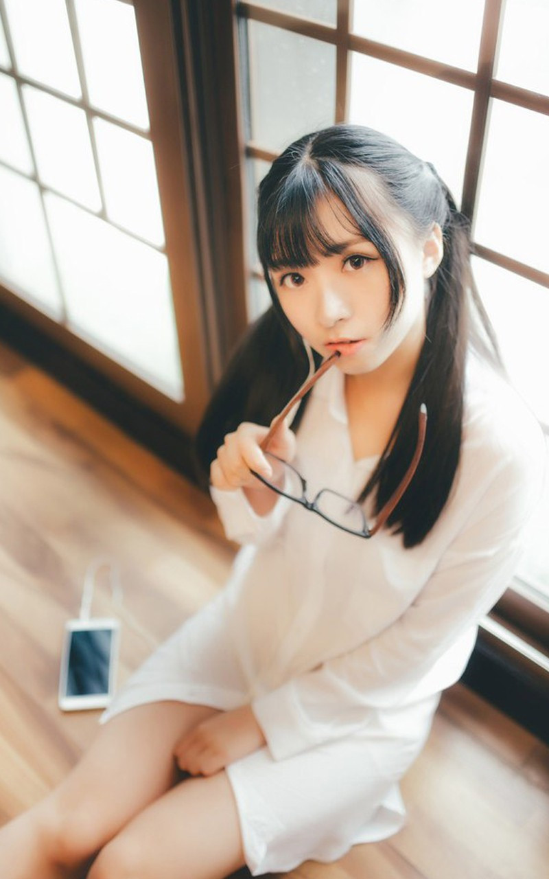 美女图片白腿修长,模特身材美女嫩白大长腿写真
