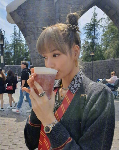 韩国美女图片 BLACKPINK成员lisa可爱图片