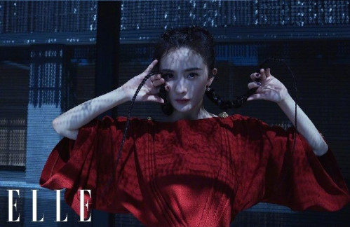 中国美女图片 明星少女妈杨幂《ELLE》俏皮长裙与