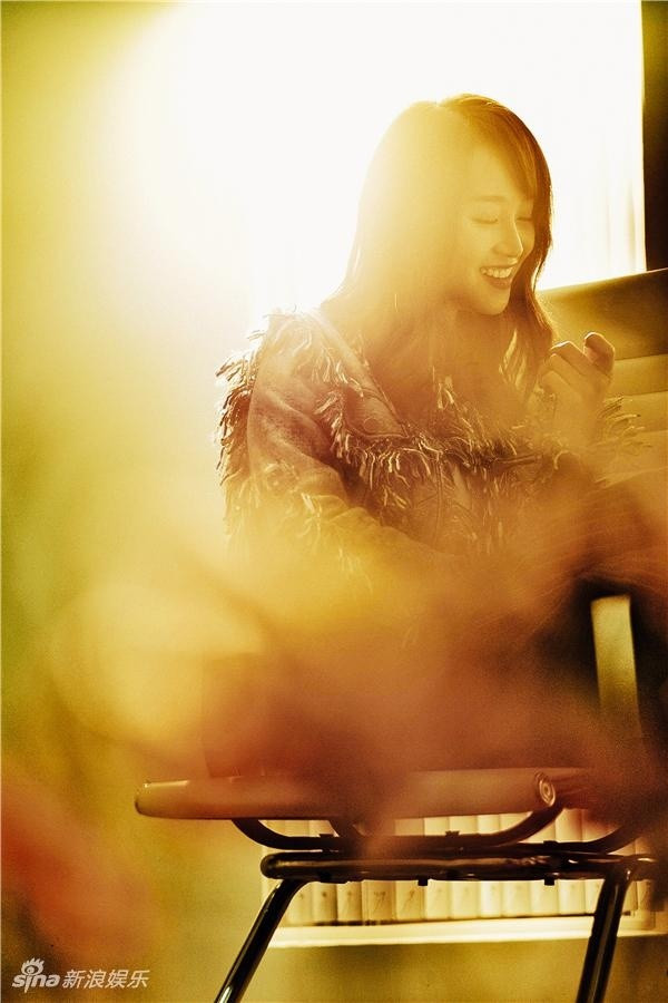 大眼美女明星蓝盈莹阳光写真温暖又清新 ​​​