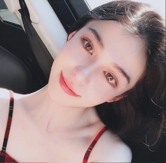 俄罗斯美女图片 95后的中俄混血美女Nadia Bean图片