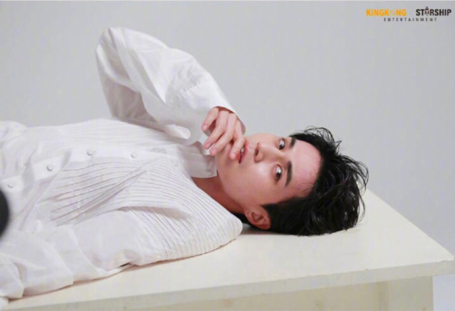 韩国男演员李栋旭《ELLE Korea》逆龄地狱使者侧脸