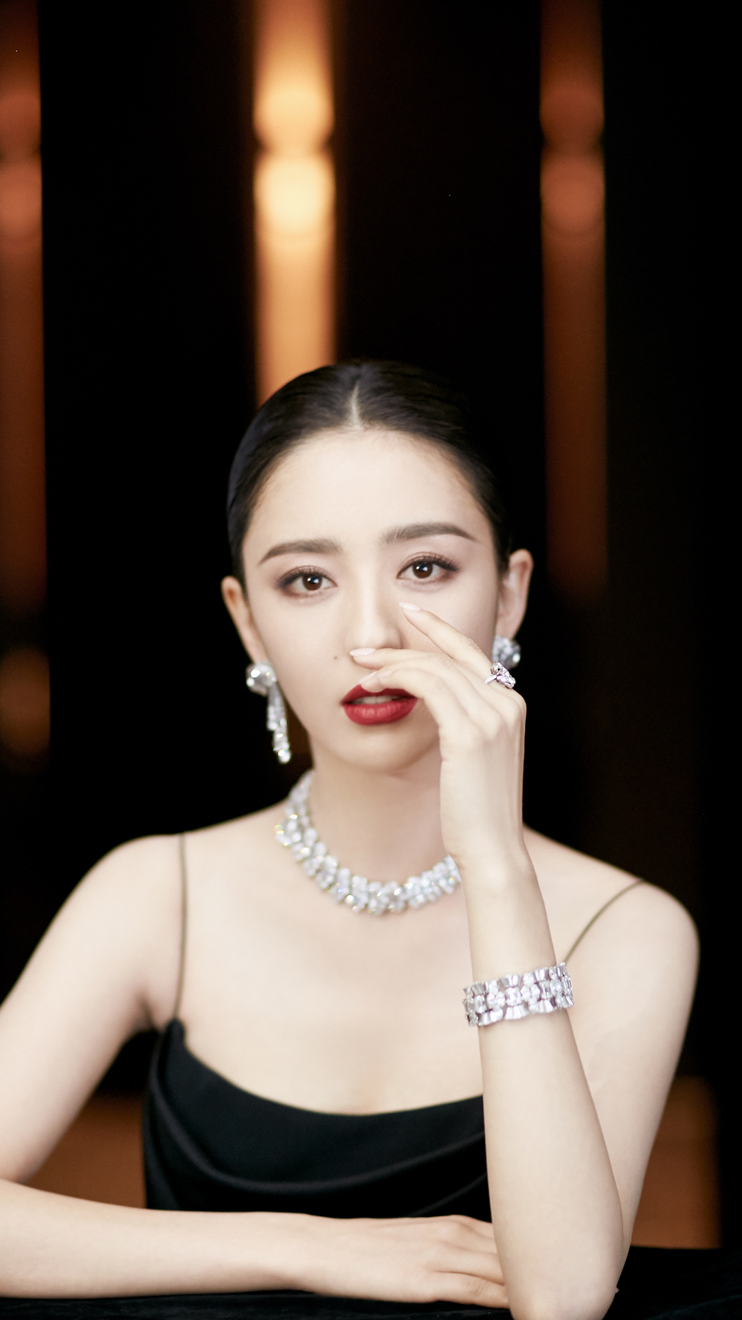 佟丽娅性感香肩爆乳写真图片手机壁纸