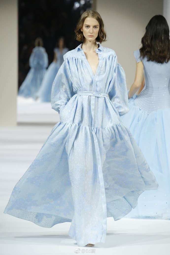 Alexis Mabille Couture F/W 2018以清新和性感为主题的礼