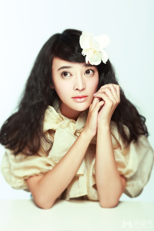 内地美女明星女演员张璇时尚造型迷人写真