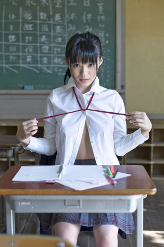 高清图片制服少女