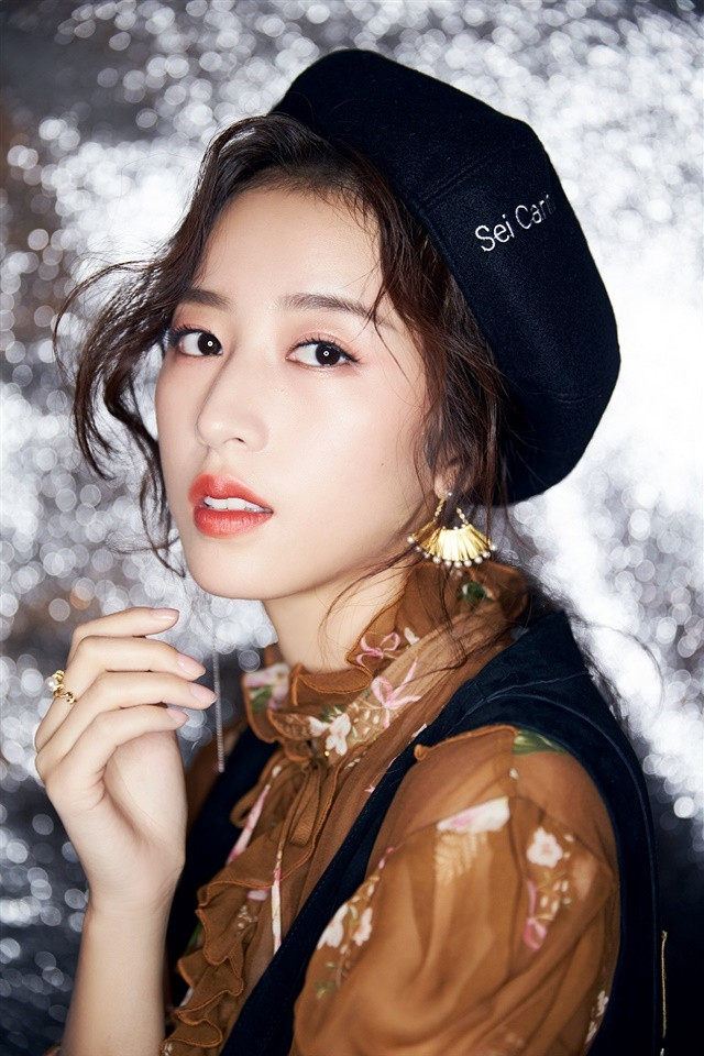 90后时尚小花周雨彤写真手机壁纸