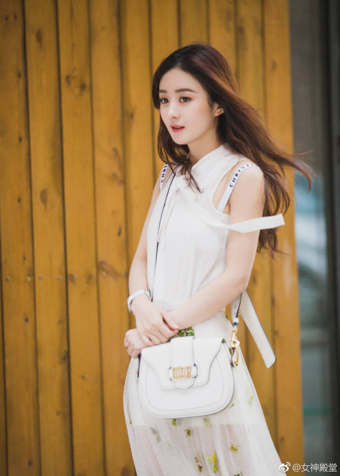大眼美女明星angelababy和赵丽颖迪奥搭配大片