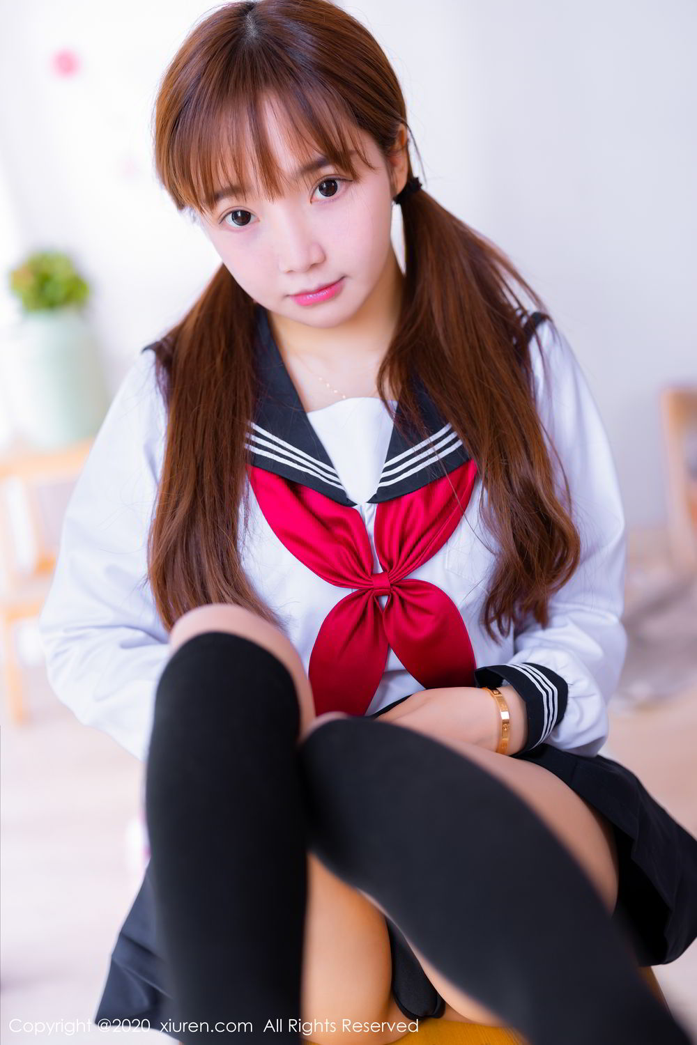 粉嫩小女生团团子_una童颜欧派JK制服经典装扮翘臀诱惑写真