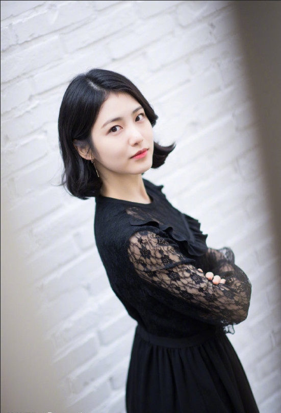韩国美女明星辛睿恩图片