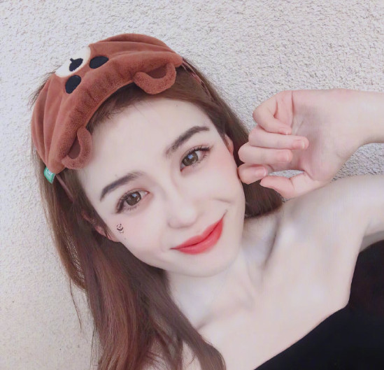 俄罗斯美女图片 95后的中俄混血美女Nadia Bean图片