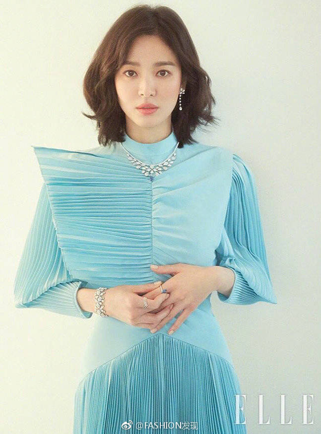 韩国女演员宋慧乔《ELLE》2019年三月刊封面图片