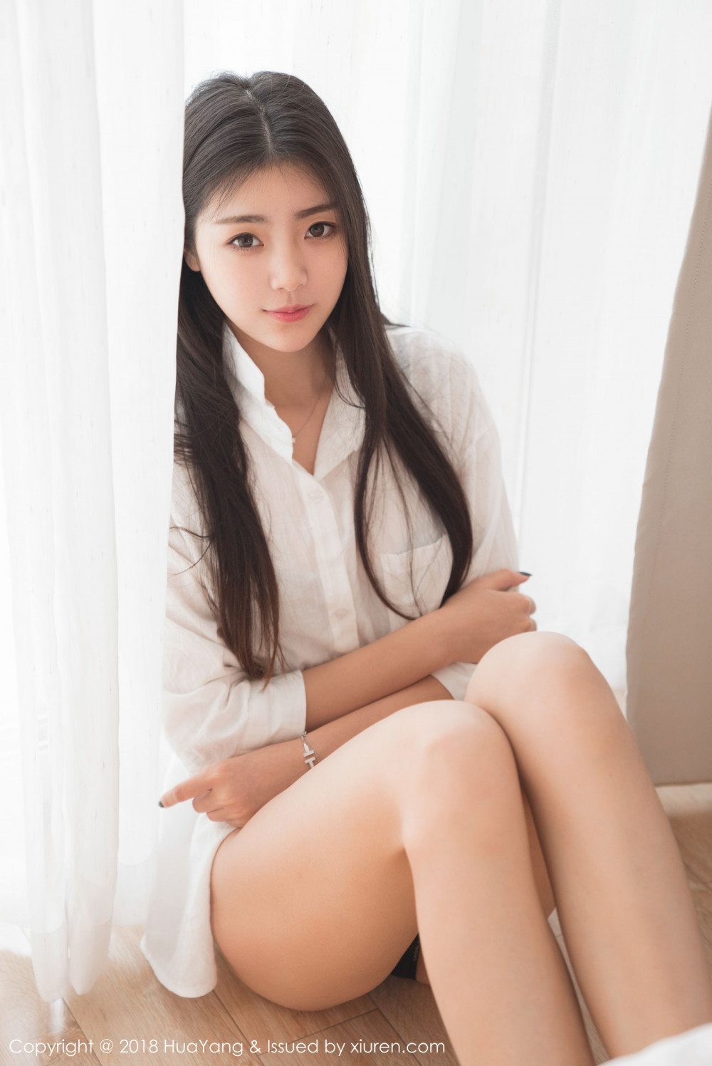 清纯可爱美女可樂Vicky白衬衫诱人床上写真集