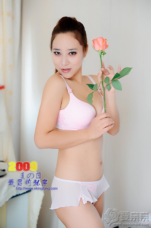 90后美女可人性感私房照