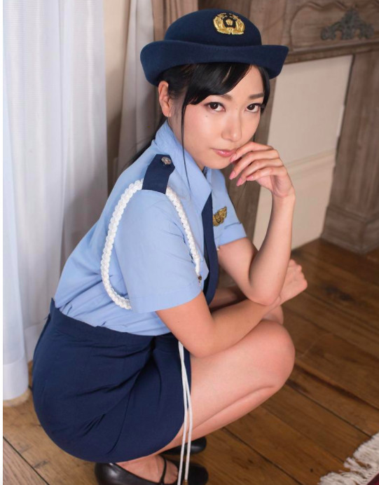 日本成熟美眉三田羽衣制服诱惑私拍写真