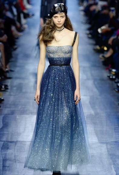 欧美超模：DiorFW2017大秀上最美的一条裙子
