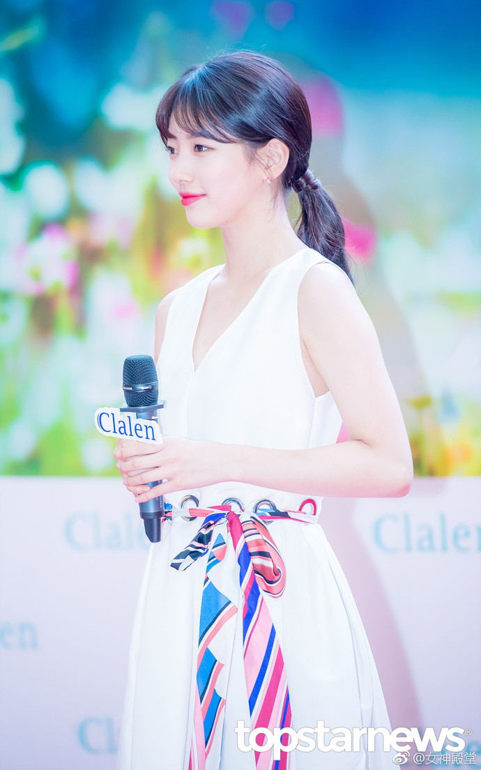 韩国美女明星秀智白色礼服优雅出席粉丝签名会