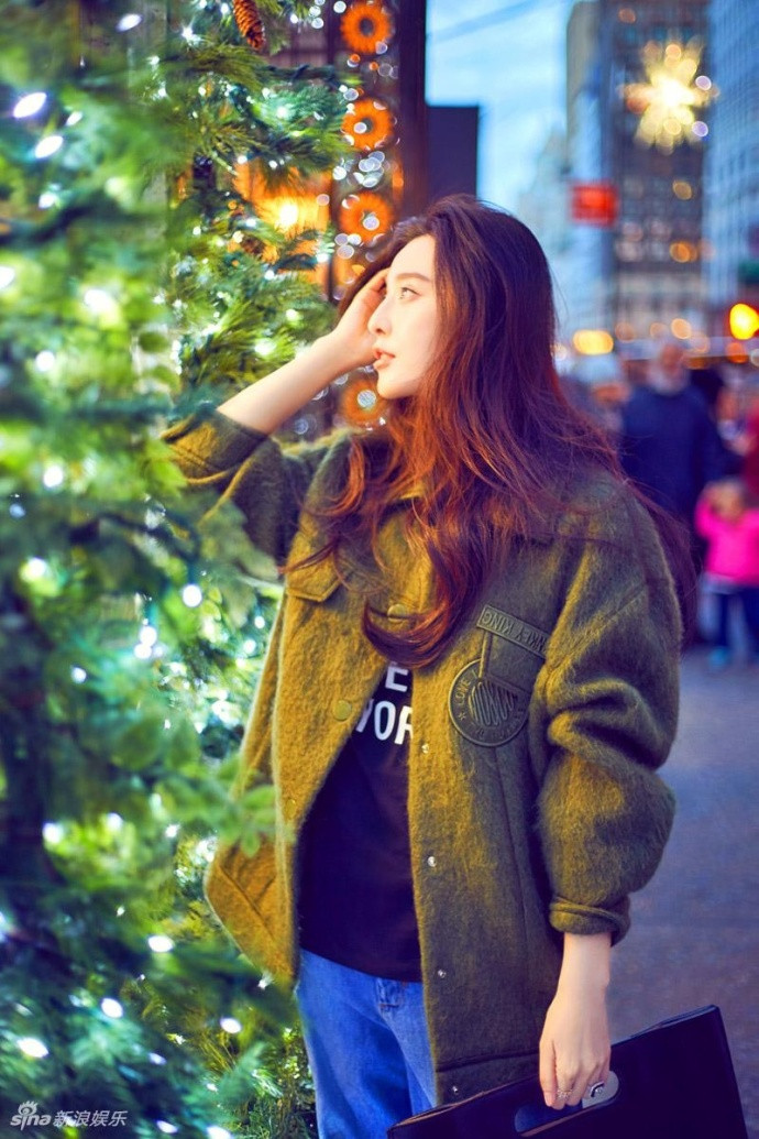 美女明星图片:范冰冰春季潮搭街头漫步 ​​​​
