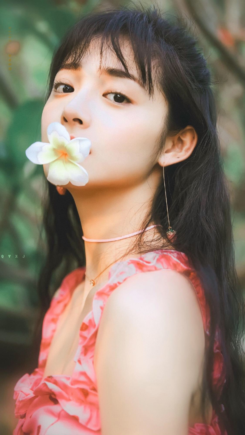 周洁琼甜美性感写真图片手机壁纸