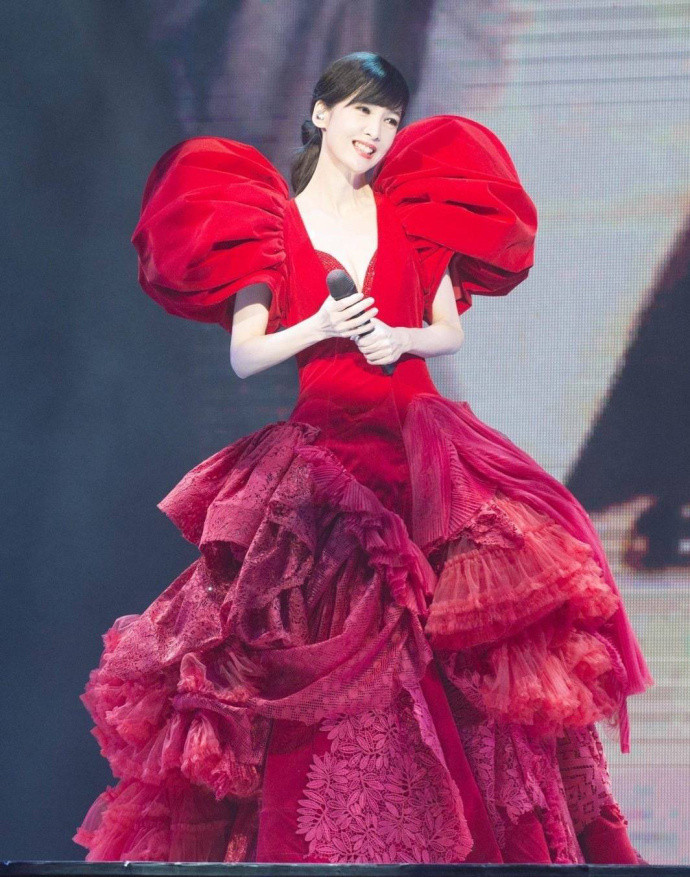 香港美女明星周慧敏图片_不老女神周慧敏51岁了