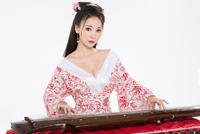内地女明星柳岩古装性感写真