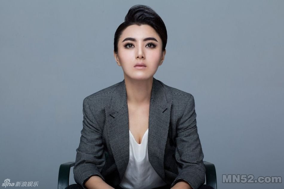 陈廷嘉黑衣高贵气质写真