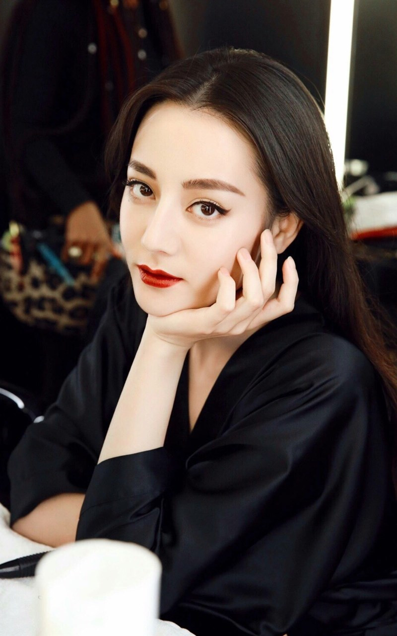 高颜值美女明星迪丽热巴手机壁纸