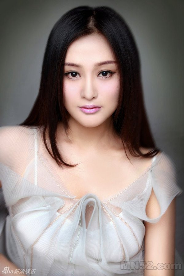 邓天晴白色透视内衣秀美胸