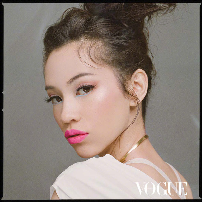 日本美女模特Kiko水原希子 X《VOGUE hk》彩妆大片