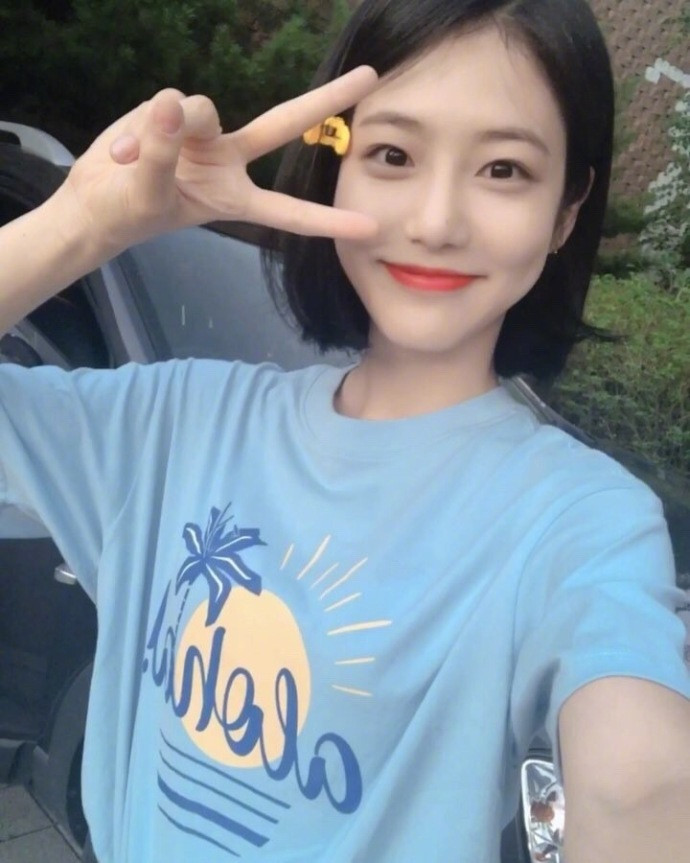 韩国美女图片_JYP新签演员辛睿恩신예은短发图片