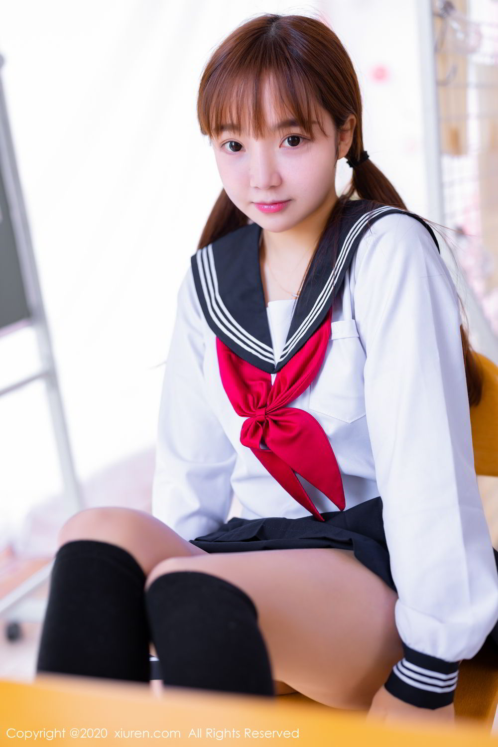 粉嫩小女生团团子_una童颜欧派JK制服经典装扮翘臀诱惑写真