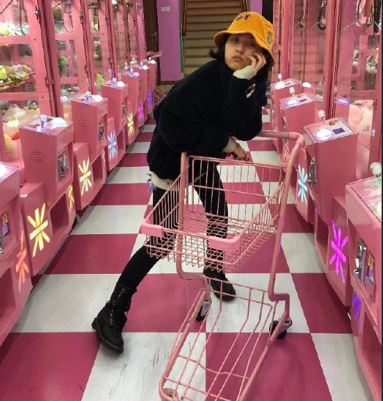 童星小美女图片 内地女演员张子枫穿搭合辑图片