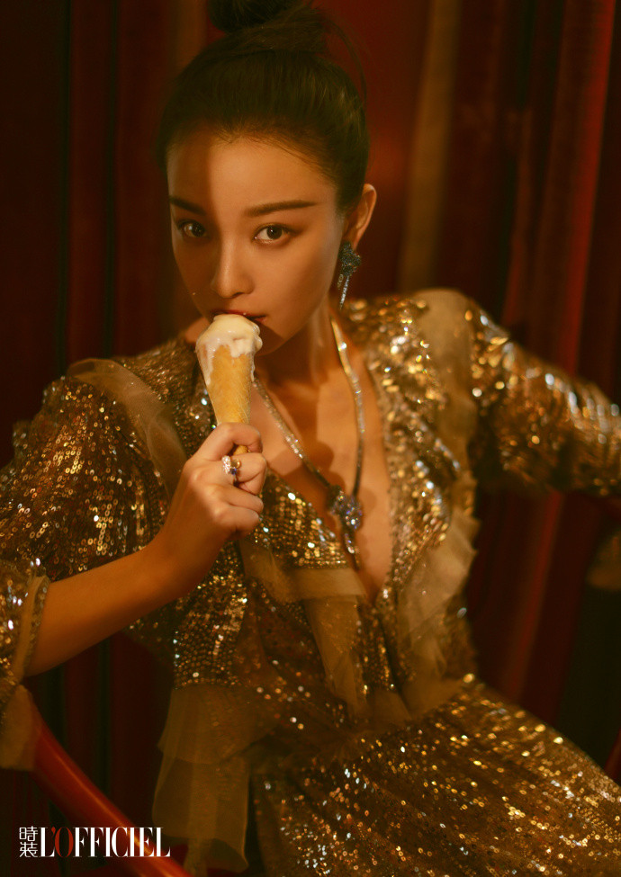 倪妮图片_南京美女明星倪妮《时装L’OFFICIEL》封