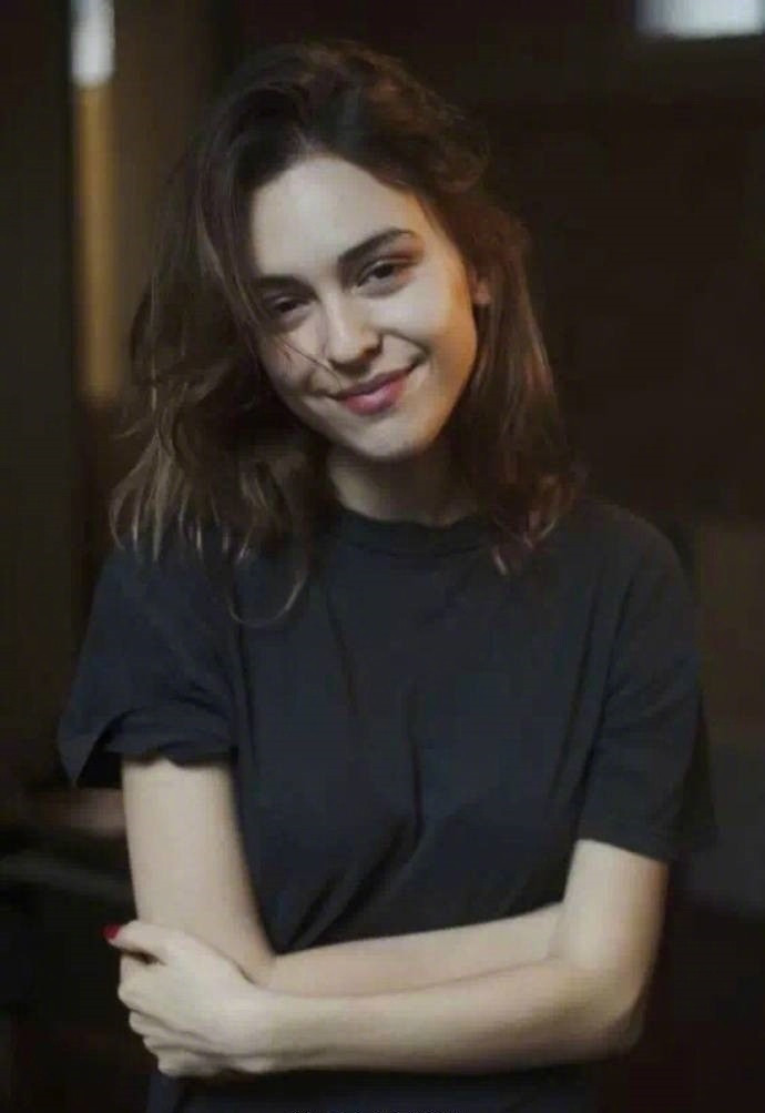 欧美美女图片 中长发美女图片
