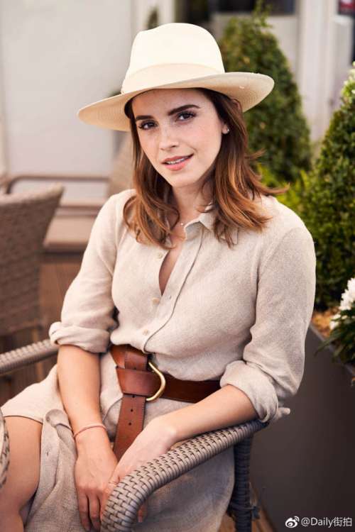 欧美美女明星小魔女Emma Watson艾玛.沃森在伦敦看