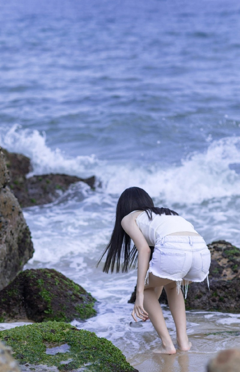 青春白嫩邻家妹,嫩白美女白皙美腿高清写真