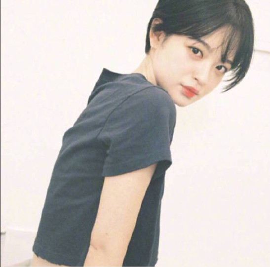 韩国短发女生模特밤겸민清新舒爽图片