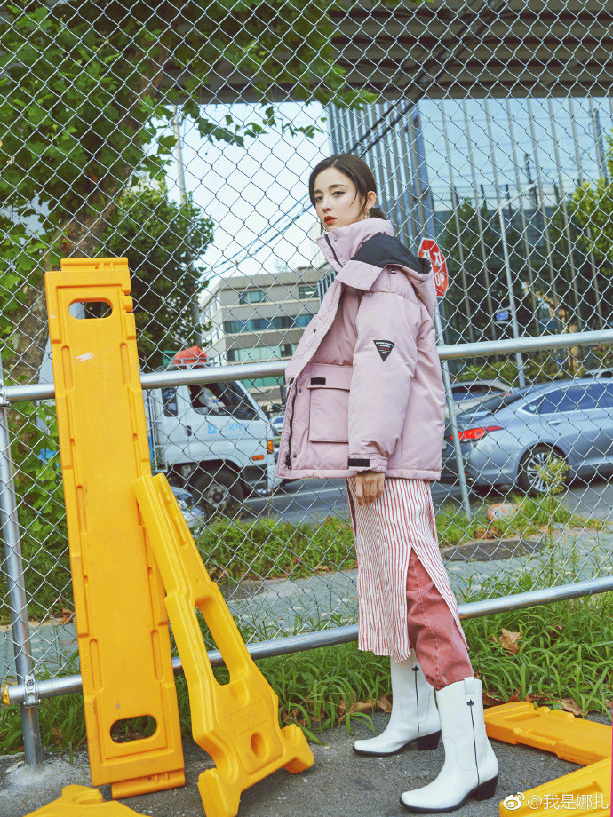 新疆美女明星古力娜扎韩都衣舍最in潮流穿搭图片
