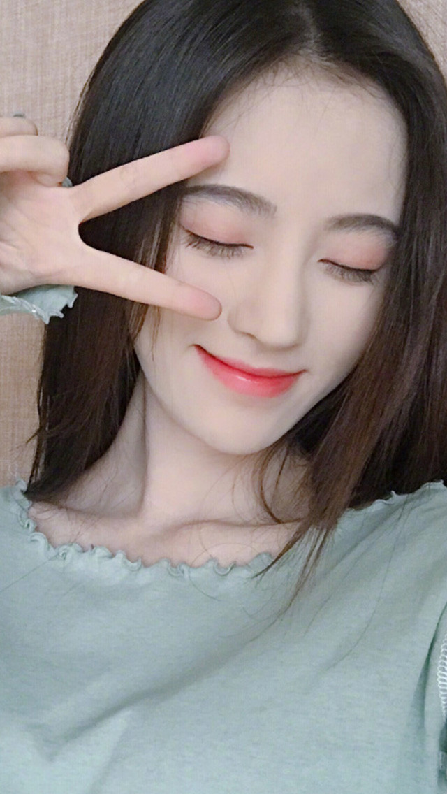 鞠婧祎清纯养眼自拍生活照图片手机壁纸