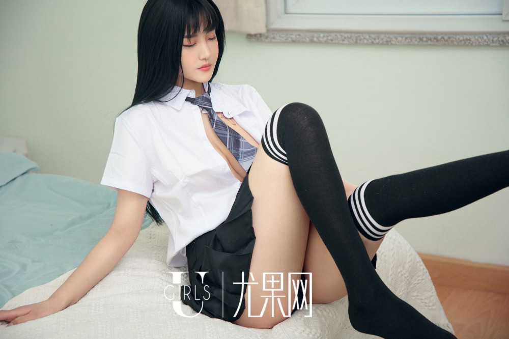 桃子该有的模样 学生制服的清纯