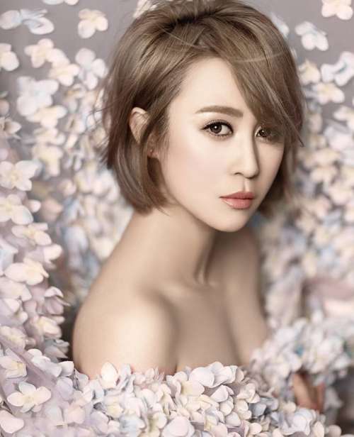 美女明星图片_开心麻花马丽写真_马丽唯美花瓣裙