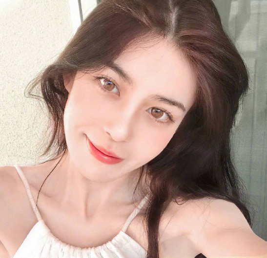 俄罗斯美女图片 95后的中俄混血美女Nadia Bean图片