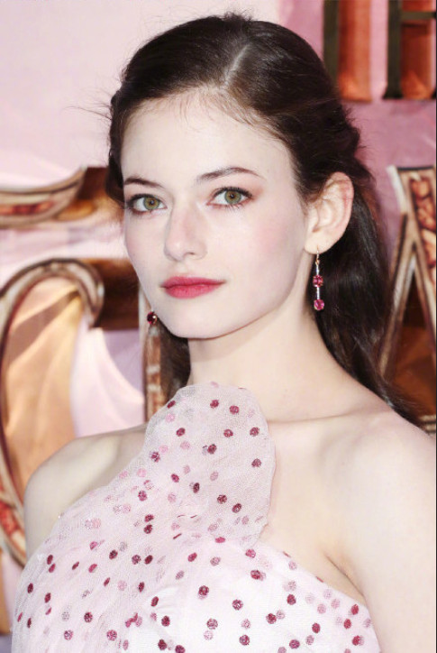 欧美美女明星Mackenzie Foy《胡桃夹子与四个王国》