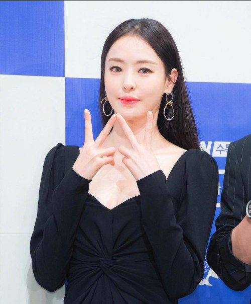 韩国美女图片 韩国女演员李多喜图片