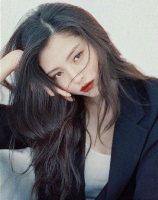 韩国美女演员韩素希图片